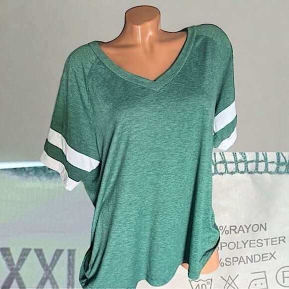 2 Green T-Shirts l 1 Twist Front l 1 Jersey Style l Short-sleeve l Plus l VGUC - Picture 6 of 12